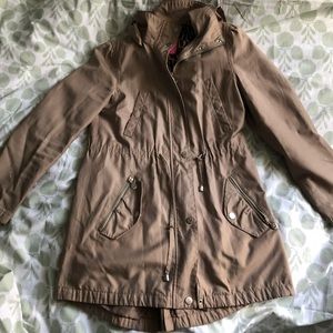 Betsy Johnson coat tan size small.